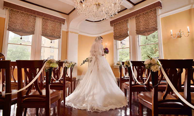 フォトウェディング当日に歴史的建造物内で人前式を行うことができます